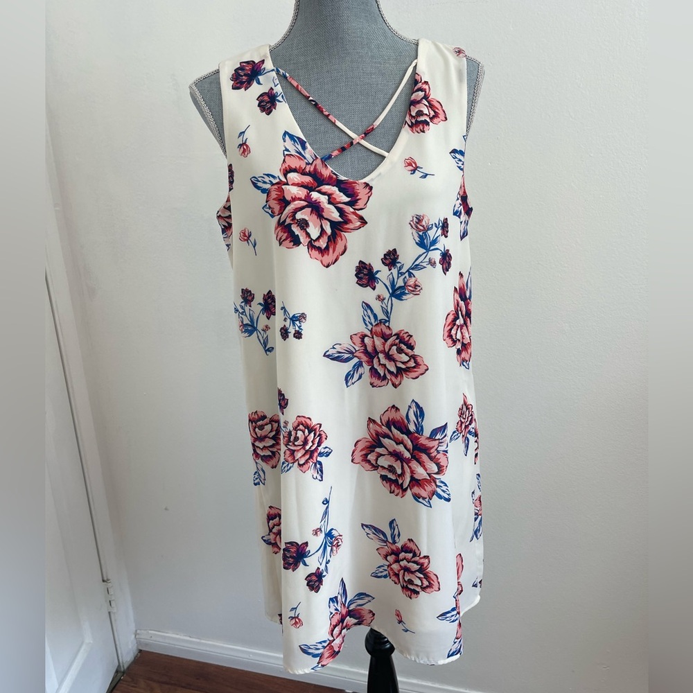 Lily Rose V- neck Crisscross Floral Dress.Size L